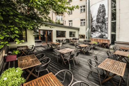 lokal-blok-lezecke-steny-smichov - RESTAURACE